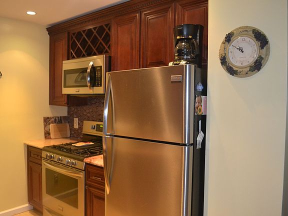 5th image of 42A Country Dr E #37