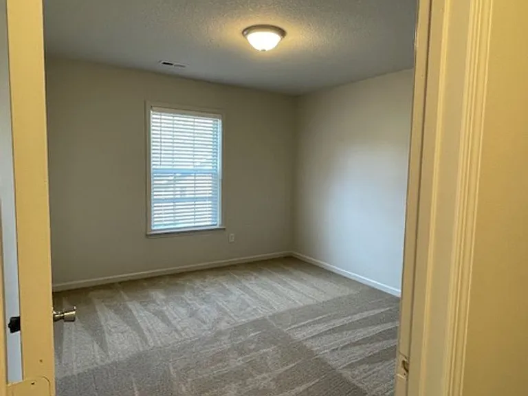 702 Patriot Ln — Photo 10