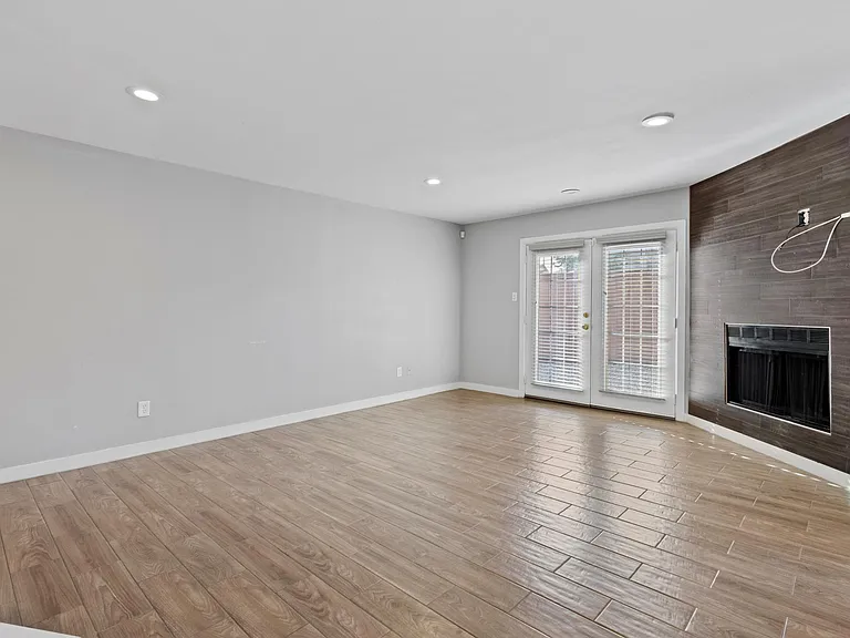 4371 Madera Rd #4 — Photo 10