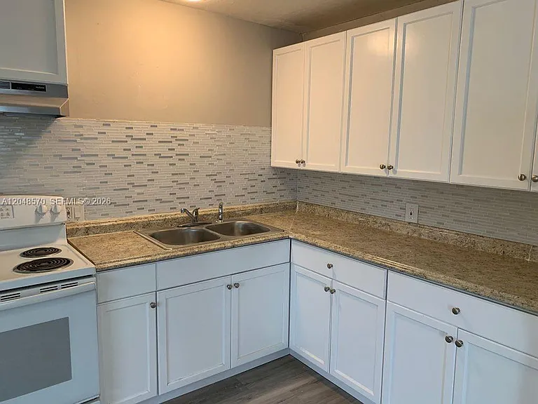 6317 SW 18th St #1 — Photo 11