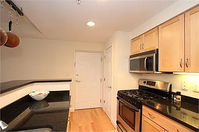 231 N Thomas St — Photo 13