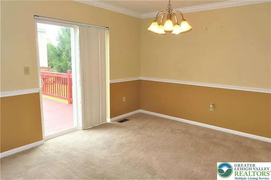 3 bed, 2.5 bath, 2030 sqft, $2,500 — Photo 4