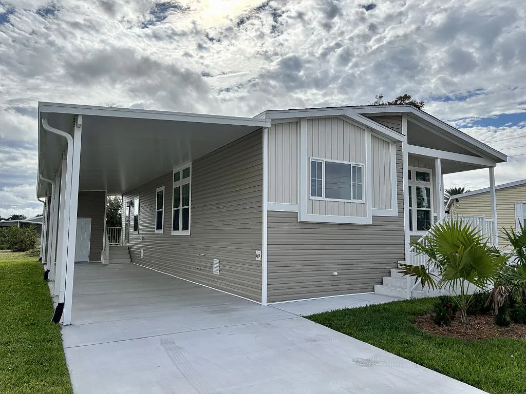 3 bed, 2.0 bath, 1356 sqft, $2,000 — Photo 2