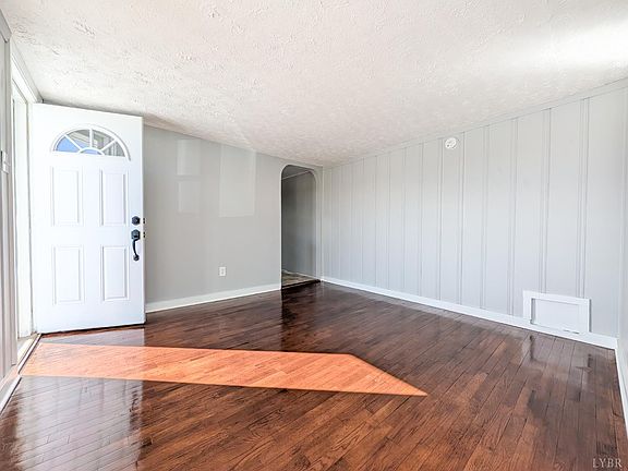 4th image of 949 Stone Mill Rd