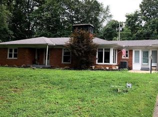 100 Tuliphurst Dr, Pewee Valley, KY 40056