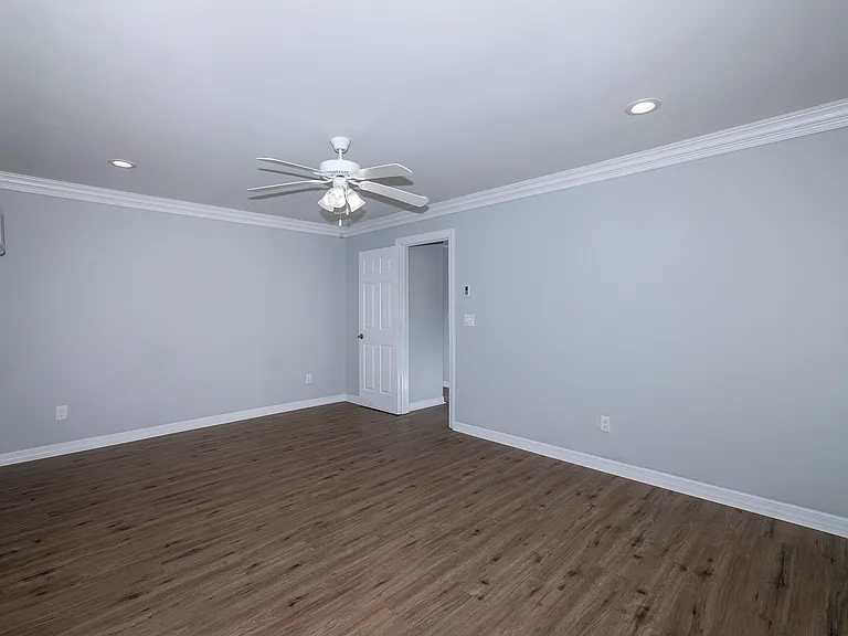 Fairfield Estates At Bohemia — Photo 25