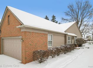 34476 Manor Run Cir, Sterling Heights, MI 48312