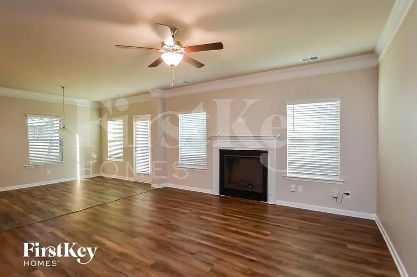 4 bed, 4.0 bath, 3124 sqft, $2,380 — Photo 2