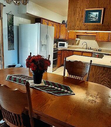 5th image of 304 E Boyd Dr