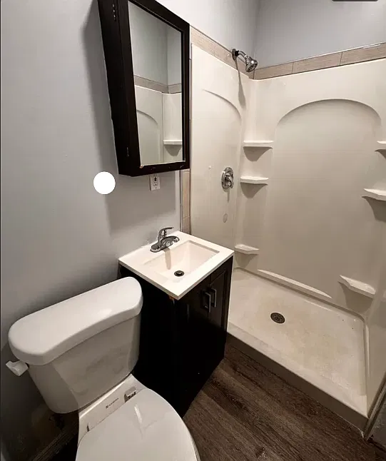 3 bed, 1000 sqft, $2,300 — Photo 2