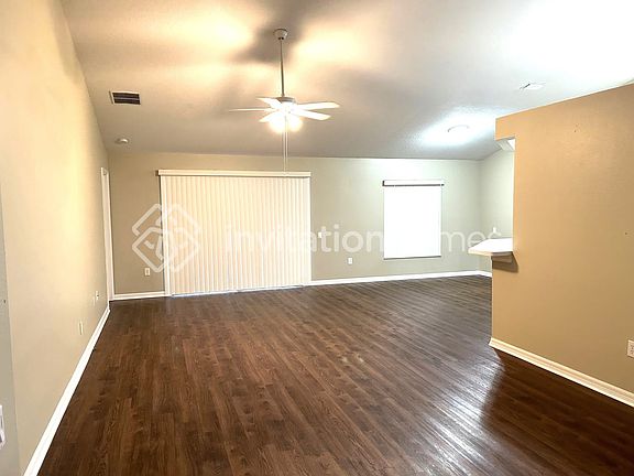 3rd image of 918 Summer Breeze Dr