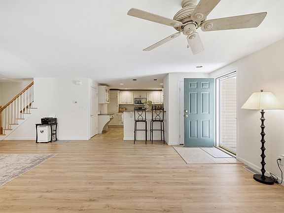 5th image of 11 Sterling Drive #11