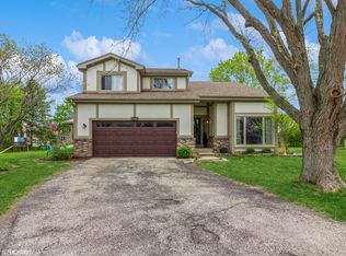 420 Churchill Ct, Batavia, IL 60510