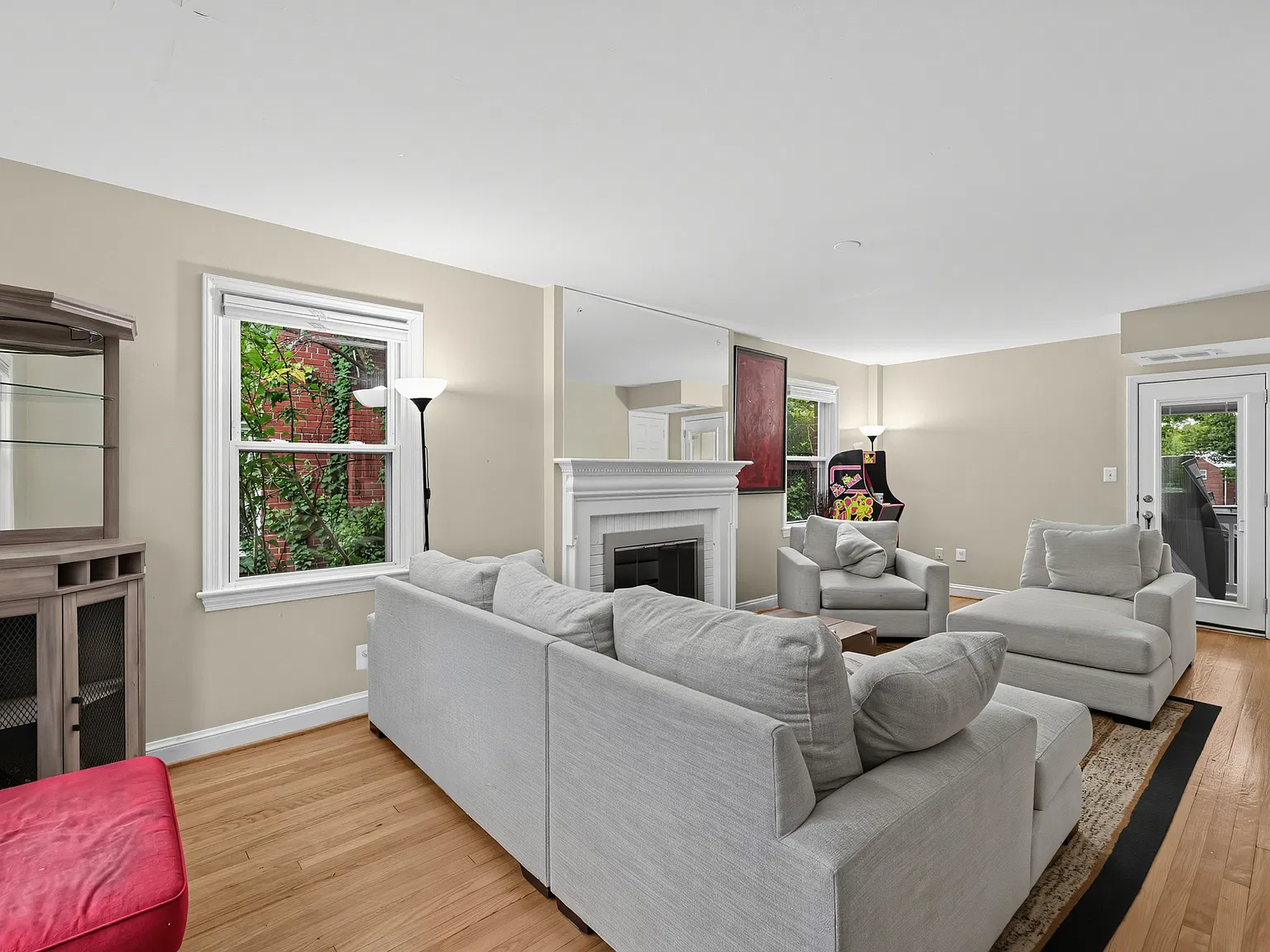 3 bed, 2.5 bath, 1995 sqft, $4,095 — Photo 3