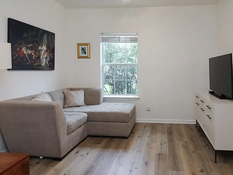 5411 Hudson St — Photo 8