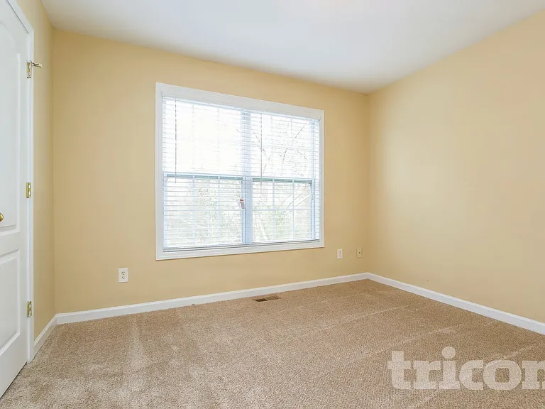 6355 Queensdale Dr — Photo 15