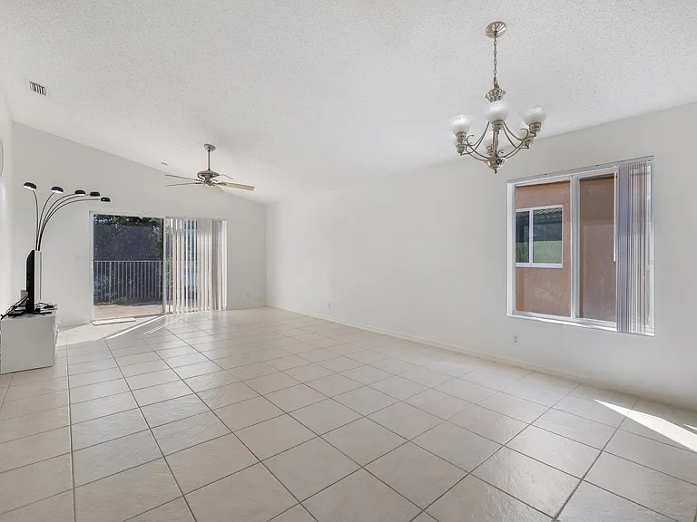 3800 Woodfield Dr — Photo 15