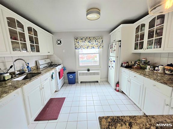 4th image of 2209D Center Avenue #D