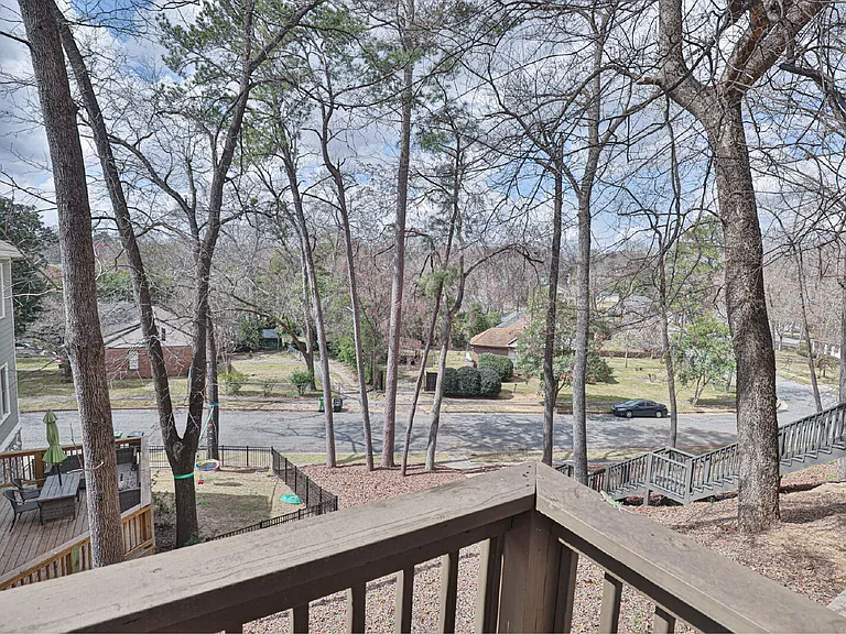 2033 Cherokee Dr — Photo 32