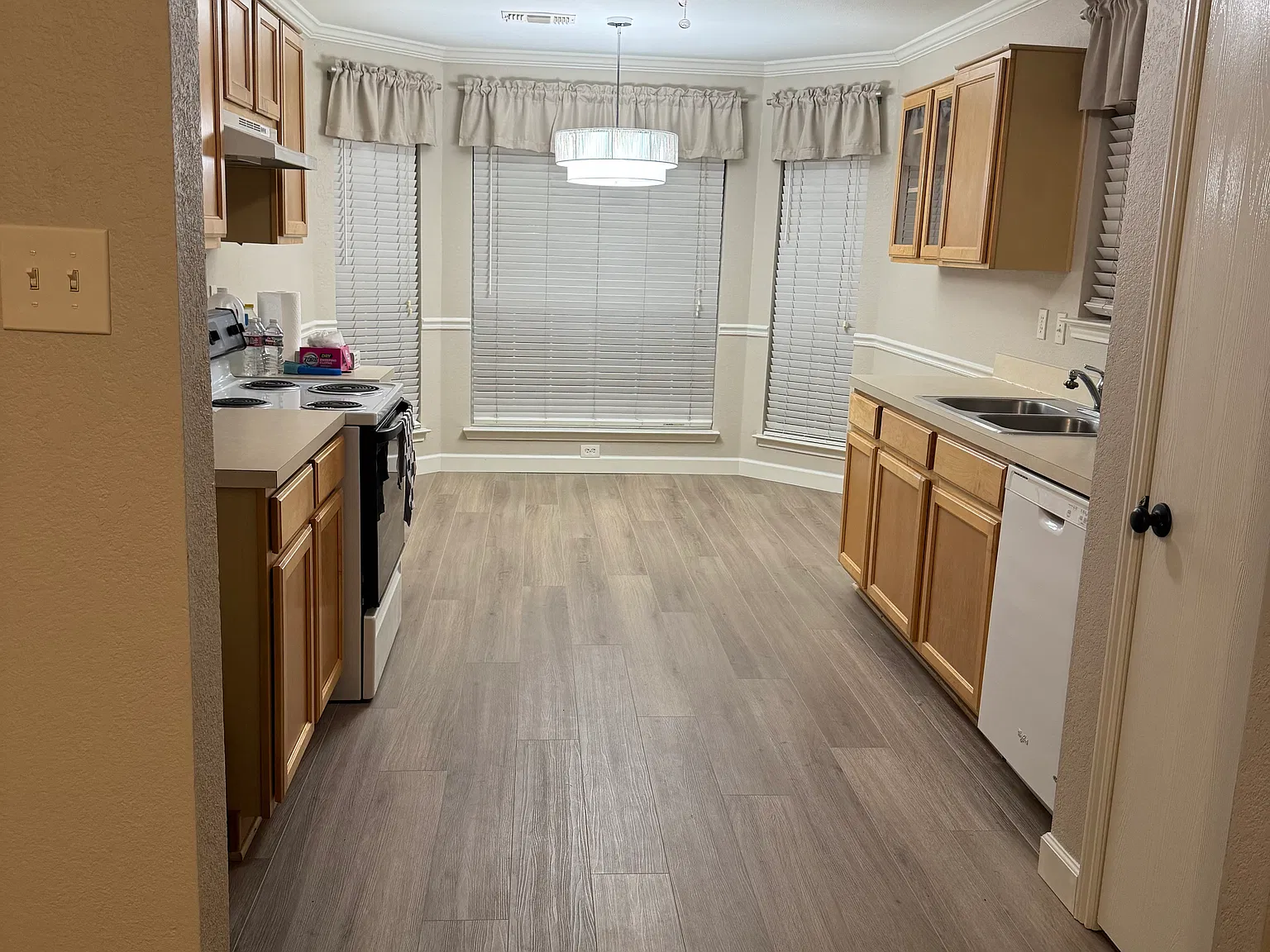 3 bed, 1315 sqft, $2,500 — Photo 4