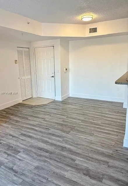 2 bed, 977 sqft, $2,250 — Photo 4