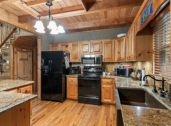 43rd image of 61 River Bend Ct