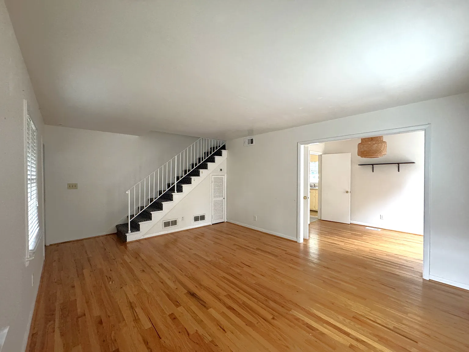 2 bed, 1.5 bath, 1092 sqft, $2,000 — Photo 3