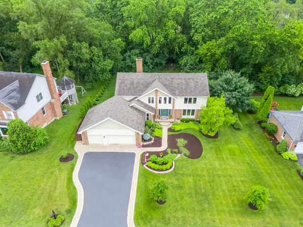 365 Covington Dr, Barrington, IL 60010