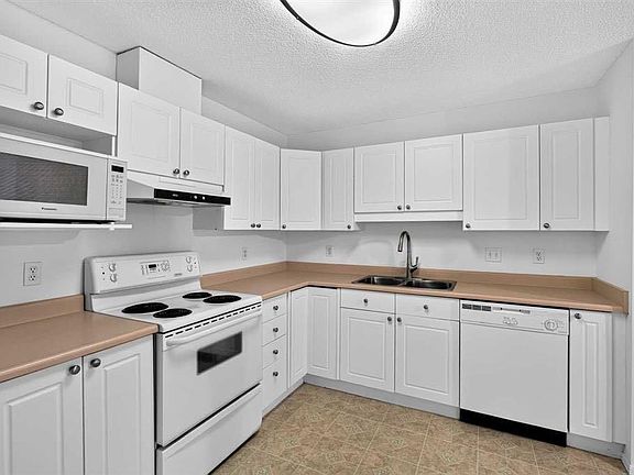 3rd image of 3205 Sienna Park Grn SW