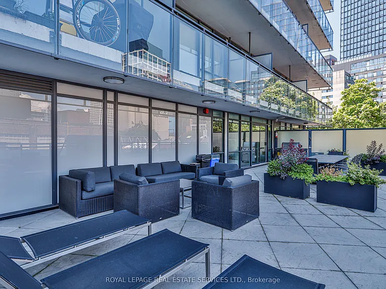 318 King St E #803 — Photo 24