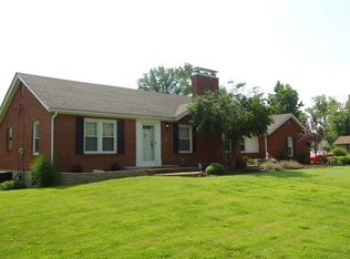 969 Surrey Ln, Saint Louis, MO 63137