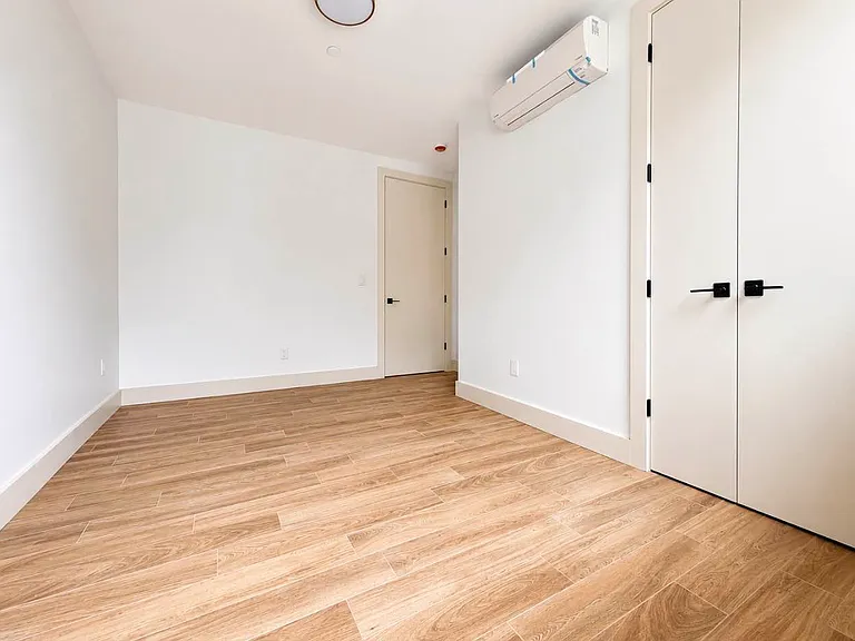 452 E 26th St #1B — Photo 5
