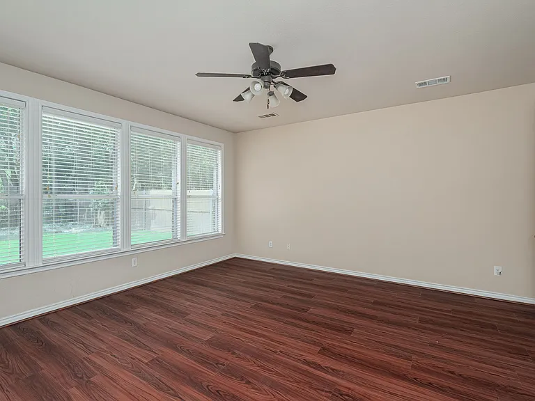 11152 Seguin Dr — Photo 10