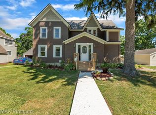 705 E Maple St, Holly, MI 48442