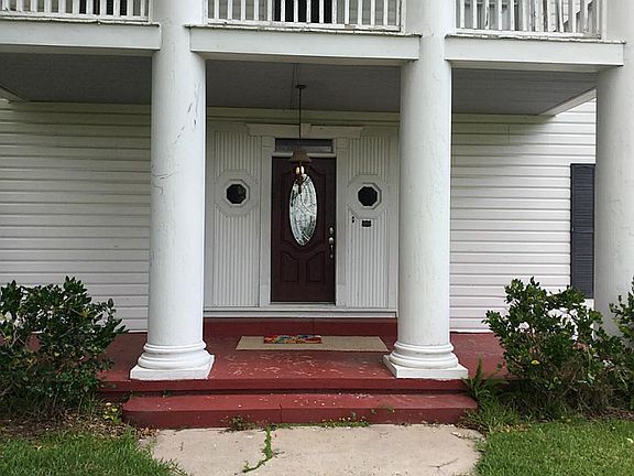 2nd image of 1304 E Texas Ave