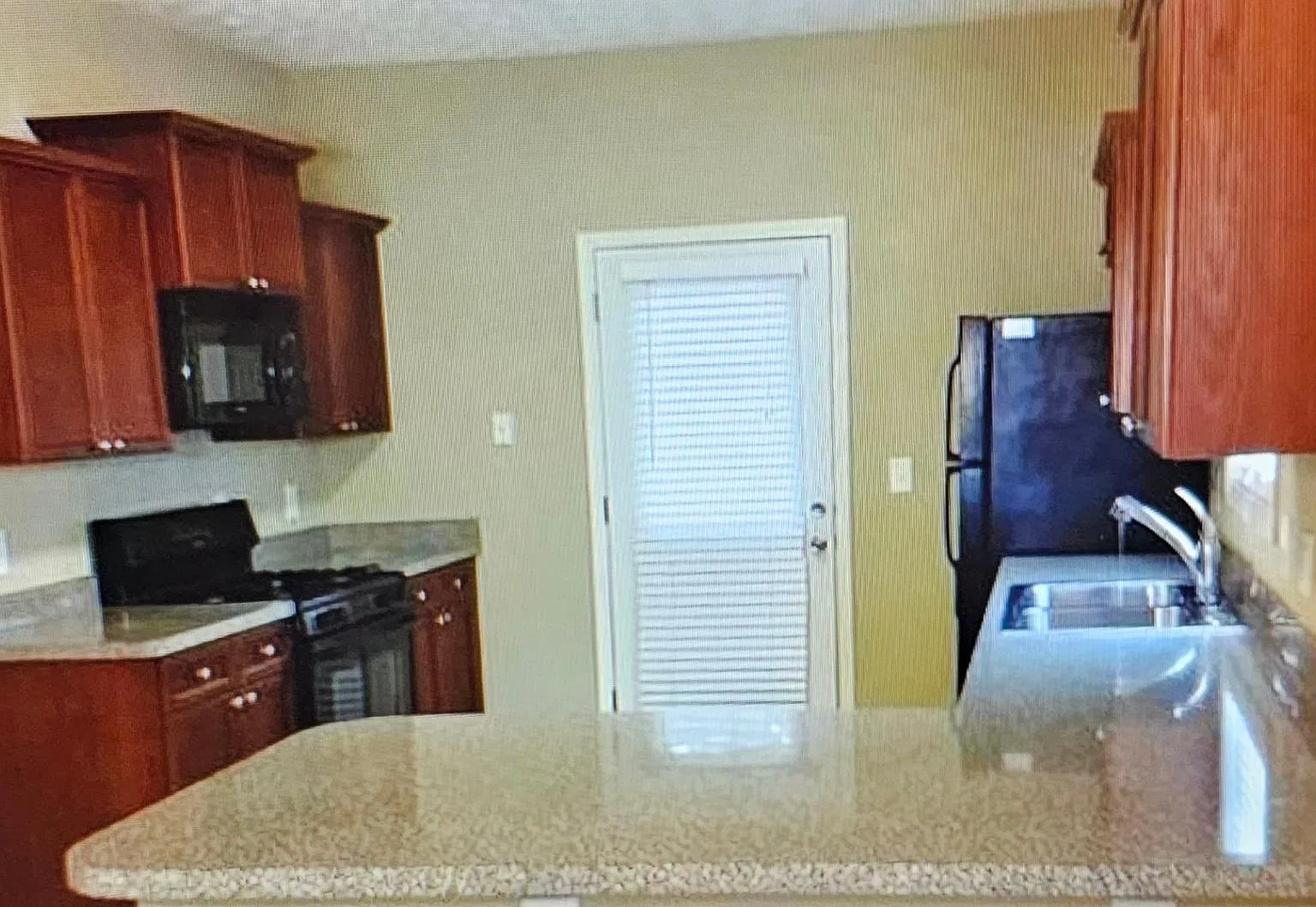 3 bed, 1826 sqft, $1,950 — Photo 3