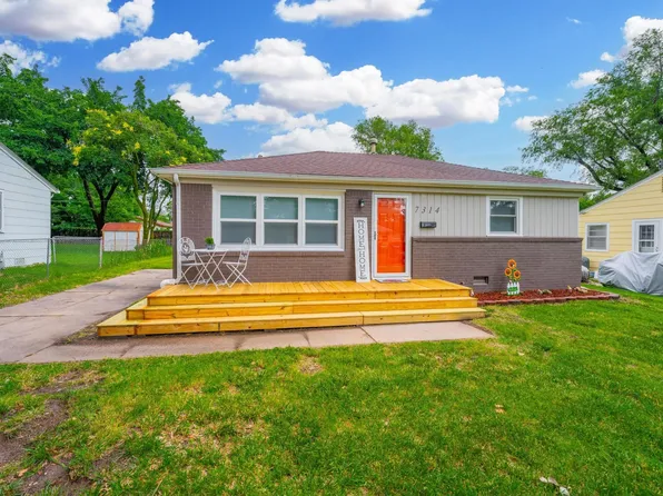 7314 E Castle Dr, Wichita, KS 67207
