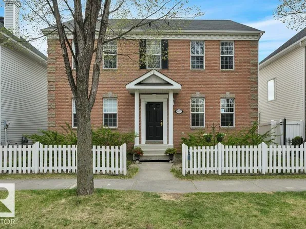1957 Tomlinson Sq NW, Edmonton, AB T6R 2R7