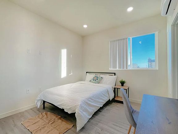 5th image of 1700 Arapahoe St