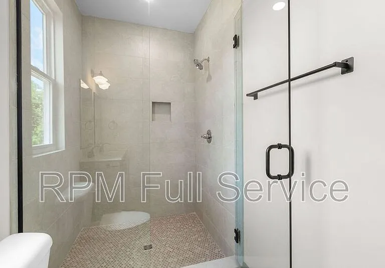2400 Buchanan St — Photo 30