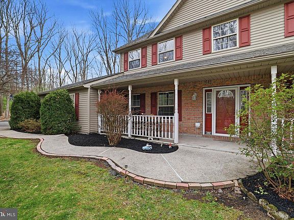 5th image of 9 Hickory Dr