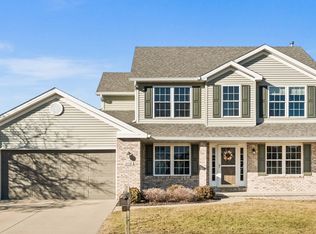 3110 Eagle Creek Dr, Bloomington, IL 61704