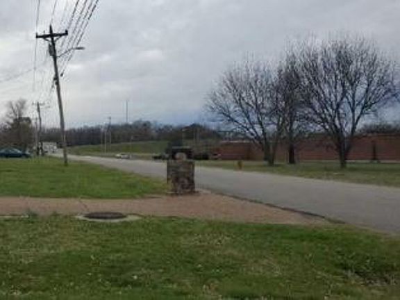 Exterior Neighborhood (street photo)