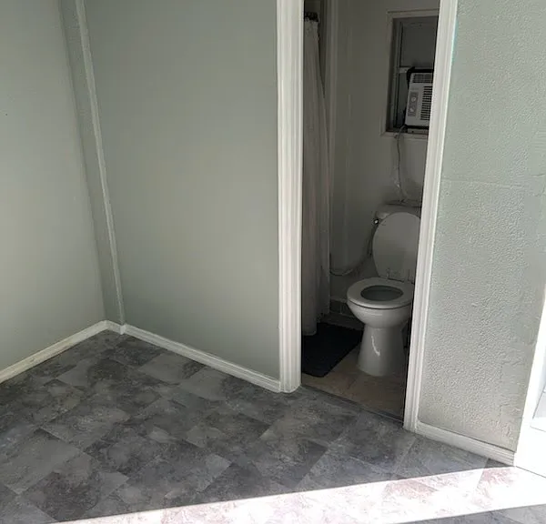 18F Cross St — Photo 1