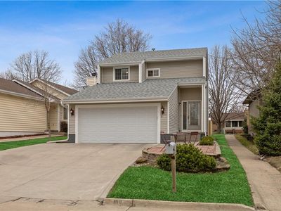 8111 Alpine Dr, Urbandale, IA, 50322