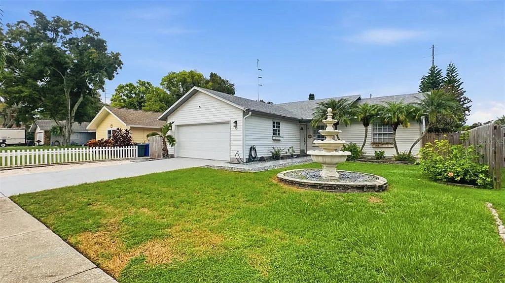 3 bed, 2.0 bath, 1375 sqft, $3,250 — Photo 3