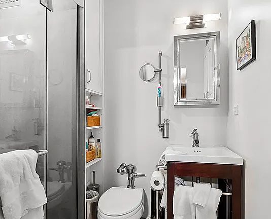 5th image of 227 E 57th St APT 5C