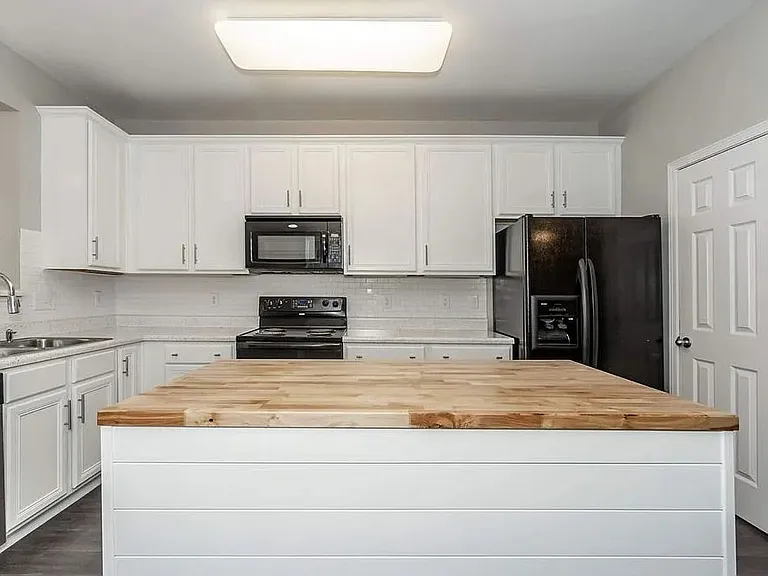 546 Elm Ave — Photo 5
