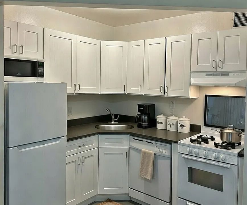 2nd image of 220 E 24th St APT 1E