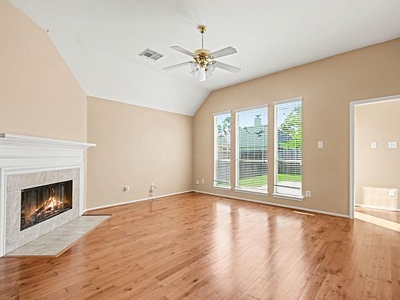 3rd image of 3022 Valley Ct